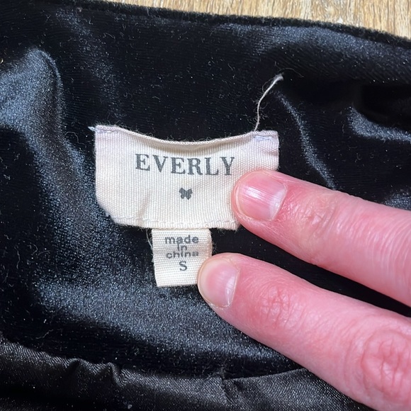 Everly Anthro Black Velvet Cropped Blazer Jacket Open Front Women's Small S EUC - Picture 6 of 10